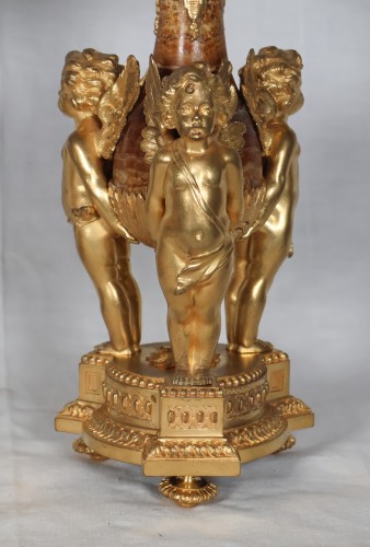 Paire de candélabres aux putti fin XIXe siècle en bronze doré et marbre - Napoléon III