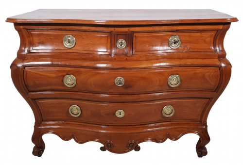 Commode tombeau Bordelaise en merisier massif du XVIIIe siècle