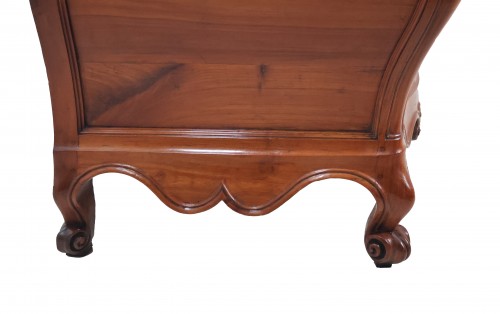 Antiquités - Commode tombeau Bordelaise en merisier massif du XVIIIe siècle