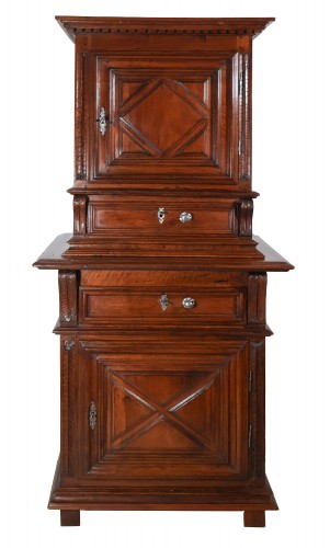 Cabinet en noyer époque Louis XIII