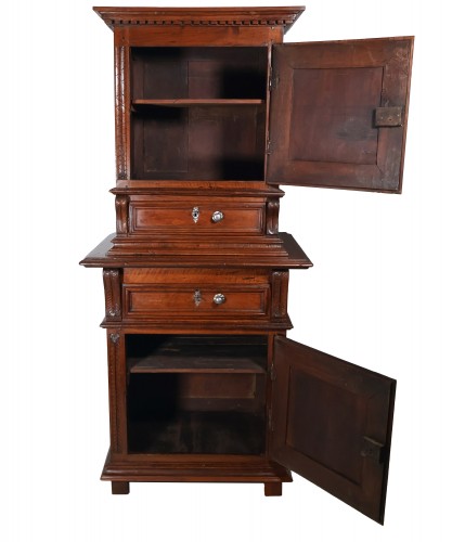 Walnut cabinet, Louis XIII period - 