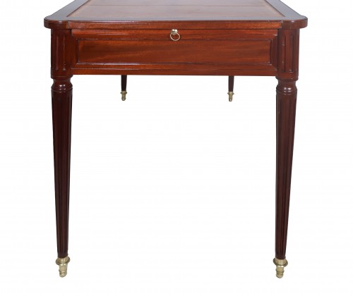 XVIIIe siècle - Bureau plat double face en acajou Époque Louis XVI