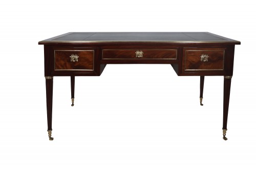 Bureau plat à tirettes époque Louis XVI