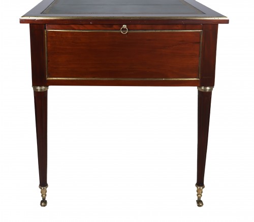 Louis XVI - Bureau plat à tirettes époque Louis XVI