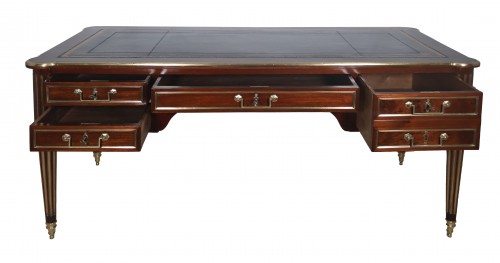Mobilier Bureau et Secrétaire - Grand bureau plat à tirettes début XIXe Siècle