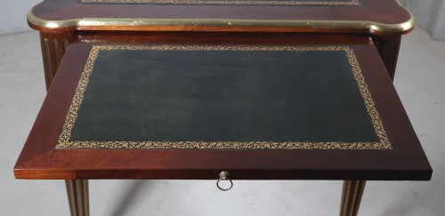 Antiquités - Grand bureau plat à tirettes début XIXe Siècle
