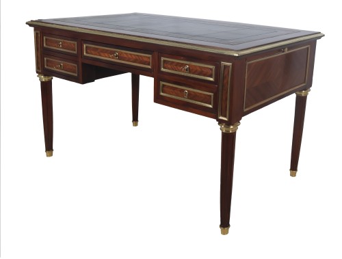 XIXe siècle - Bureau plat à tirettes fin XIXe siècle