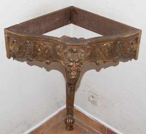 Console d'angle en bois doré époque Louis XV - Louis XV