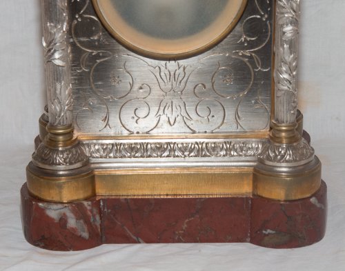 XIXe siècle - Garniture de cheminée en bronze argenté et doré signé "A Daubrée" circa 1840