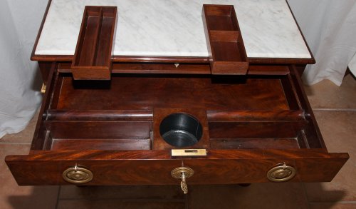 Table de toilette en acajou époque Restauration 1820-1830 - Restauration - Charles X