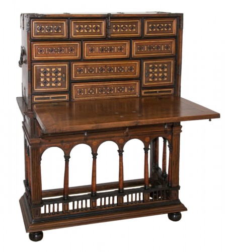 Cabinet (Barguegno ) en noyer époque fin XVIIe siècle