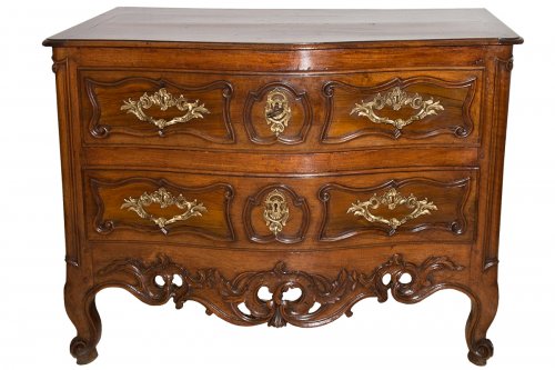 Commode Nîmoise en noyer dite sauteuse époque XVIIIe