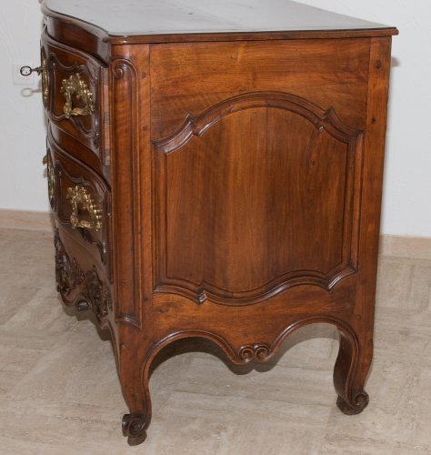  - Commode Nîmoise en noyer dite sauteuse époque XVIIIe