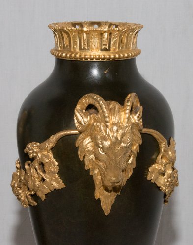 Antiquités - Paire de vases en bronze cachet Thiebaut Frères Paris circa 1900