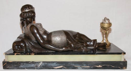 Odalisque en bronze époque Art Déco - Claude MIRVAL - Galerie Lauretta