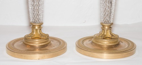 Paire de bougeoirs en cristal taillé et bronze doré d’époque Charles X - Luminaires Style Restauration - Charles X
