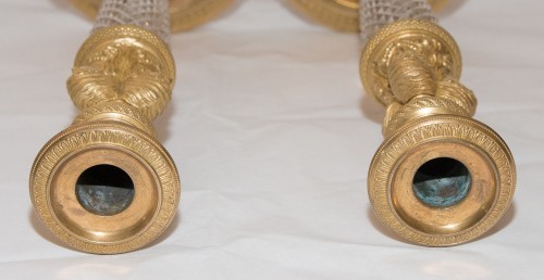 Luminaires Bougeoirs et Chandeliers - Paire de bougeoirs en cristal taillé et bronze doré d’époque Charles X