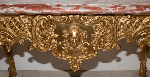 XVIIIe siècle - Console en bois sculpté et doré époque Régence