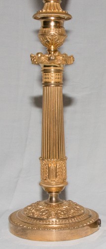Paire de chandeliers  à trois branches en bronze ciselé et doré - Galerie Lauretta
