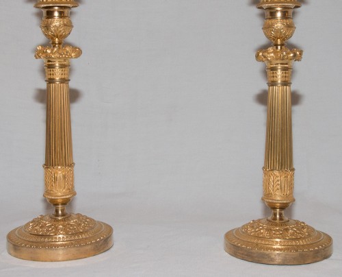 Antiquités - Paire de chandeliers  à trois branches en bronze ciselé et doré