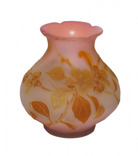 Emile Gallé - Vase « Fleurs de pommier du Japon »