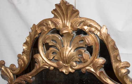XVIIIe siècle - Miroir en bois doré époque Louis XV