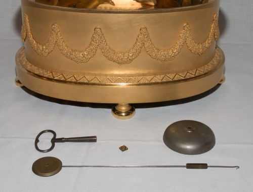 XIXe siècle - Pendule de bibliothèque en bronze doré époque Empire