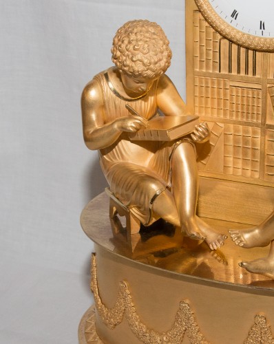 Antiquités - Pendule de bibliothèque en bronze doré époque Empire
