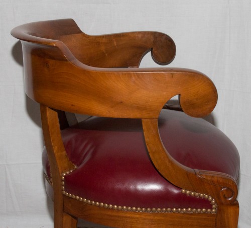 Antiquités - Walnut desk armchair, Restauration period