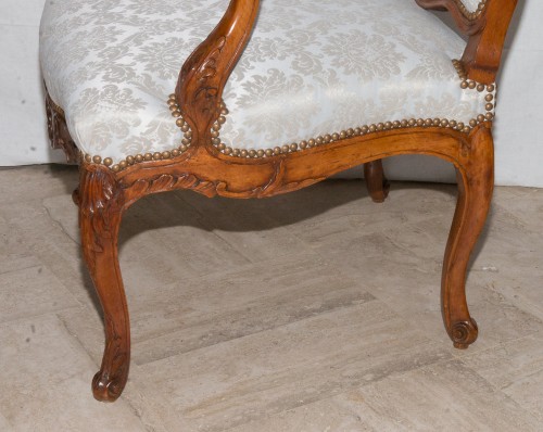 Antiquités - Armchair with flat back in walnut circa 1730