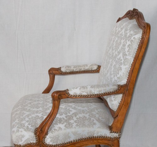 Louis XV - Fauteuil à dossier plat époque Louis XV