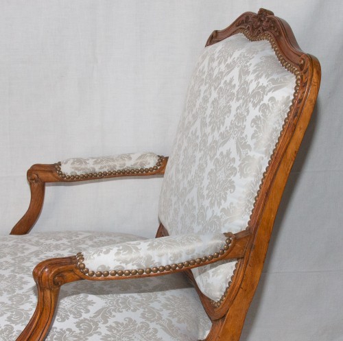 Antiquités - Fauteuil à dossier plat époque Louis XV