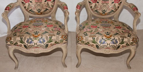 Paire de fauteuils en bois laqué époque Transition - Galerie Lauretta