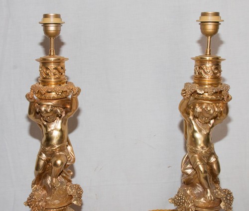 Grandes paire de lampes aux putti en bronze doré époque Napoléon III - Luminaires Style Napoléon III