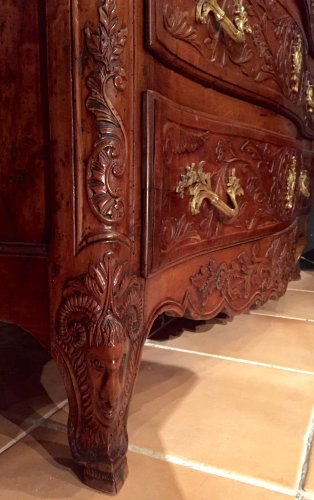 Commode "aux béliers" d’époque Louis XV - Mobilier Style Louis XV