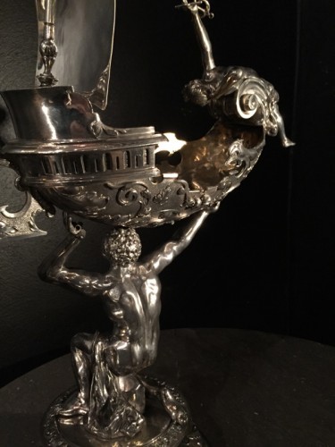 Argenterie et Orfèvrerie  - Surtout de table en métal argenté, fin XIXe siècle