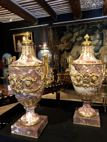 Paire d'urnes ornementales Néo-classique - Objet de décoration Style Napoléon III