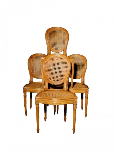 Suite de 4 chaises cannées d'époque Louis XVI