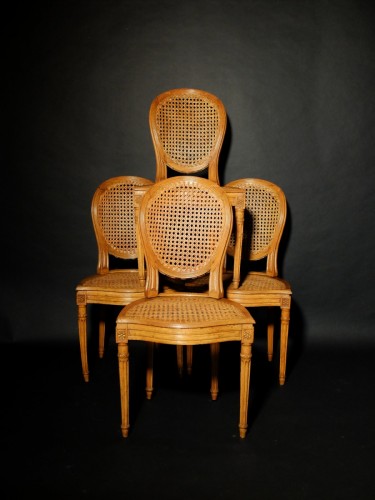 Antiquités - Suite de 4 chaises cannées d'époque Louis XVI