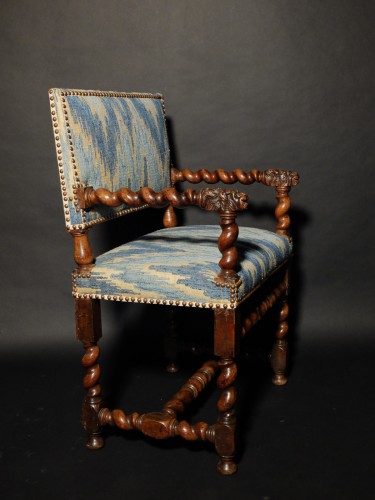 Sièges Fauteuil & Bergère - Chaise à bras d'époque Louis XIII aux mufles de lion