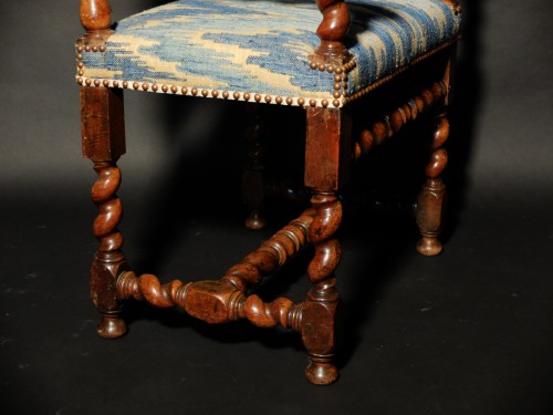 Chaise à bras d'époque Louis XIII aux mufles de lion - Antiquités Olivier Alberteau