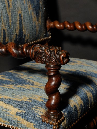 XVIIe siècle - Chaise à bras d'époque Louis XIII aux mufles de lion