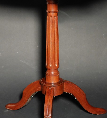Pedestal Table With Tilting Top, Louis XVI Period  - 