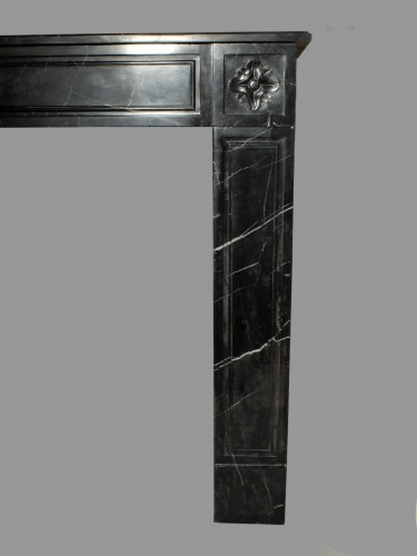 Cheminée d'époque Louis XVI en marbre noir - Matériaux & Architecture Style Louis XVI