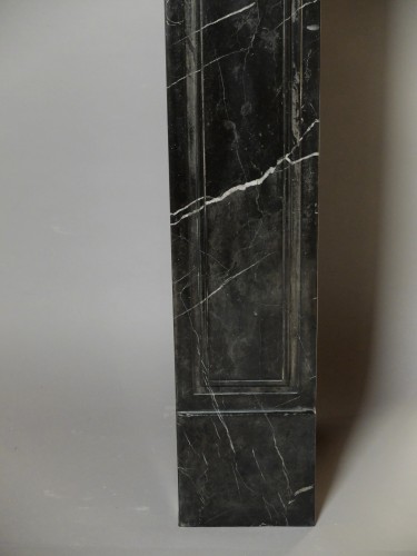 Cheminée d'époque Louis XVI en marbre noir - Antiquités Olivier Alberteau