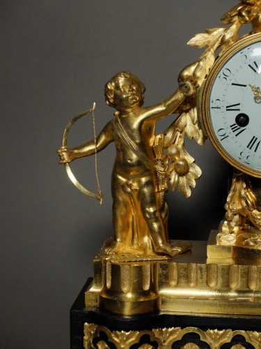 Pendule d'époque Louis XVI à l'allégorie du mariage - Antiquités Olivier Alberteau