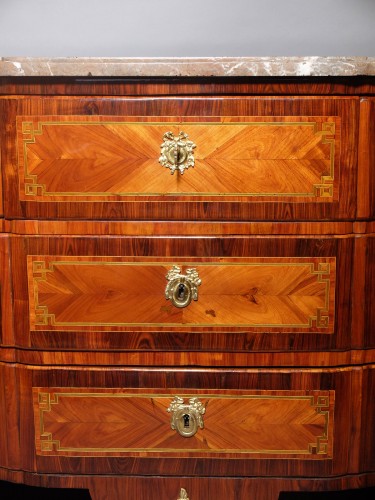 Marquetry chest of drawers, Transition period - Transition