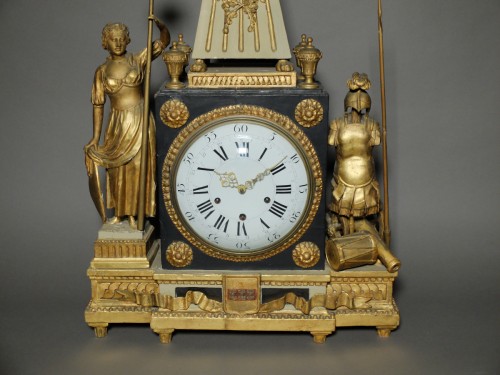 Importante pendule au profil de Lafayette d'époque Louis XVI - Horlogerie Style Louis XVI