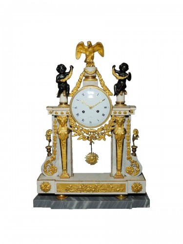 Pendule portique aux cariatides en marbre et bronze d'époque Louis XVI