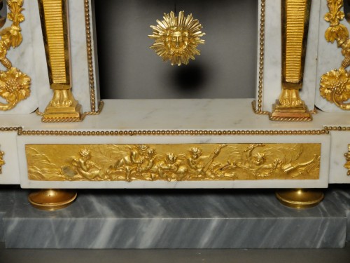 Antiquités - Pendule portique aux cariatides en marbre et bronze d'époque Louis XVI